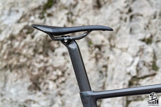Seatpost is entirely designed and manufactured in Italy, in carbon