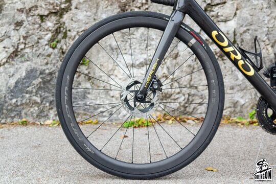 The front end is that of a pure race machine—with zero spacers under the stem